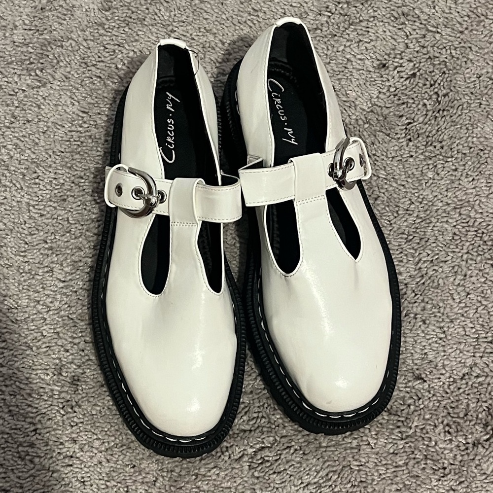 Circus by Sam Edelman Women's White Buckle Shoes